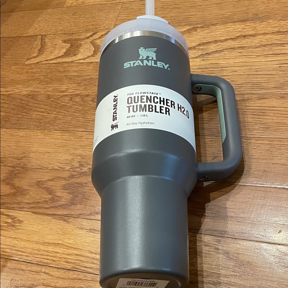 Stanley Quencher H2.0 Tumbler with  Straw and Handle